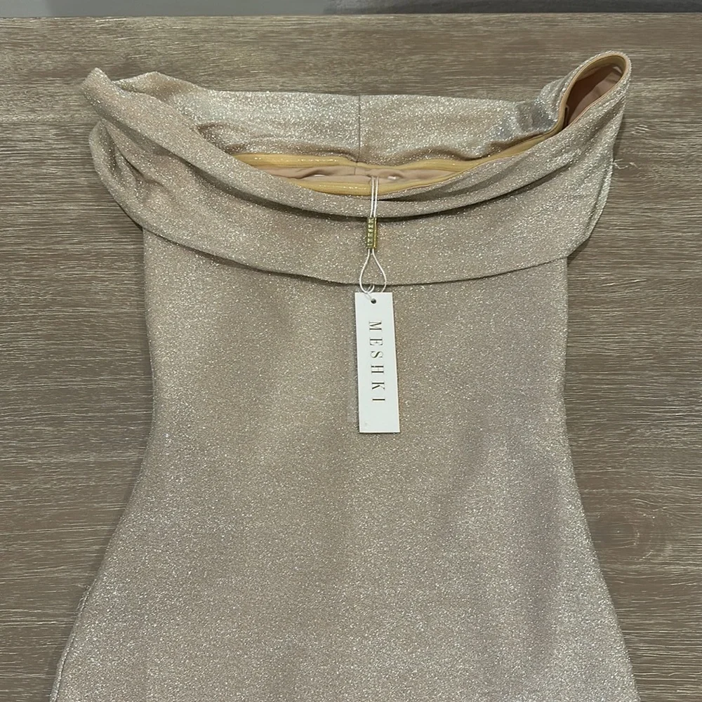 Gorgeous party dress perfect for the holidays ✨✨✨ - Picture 4 of 8